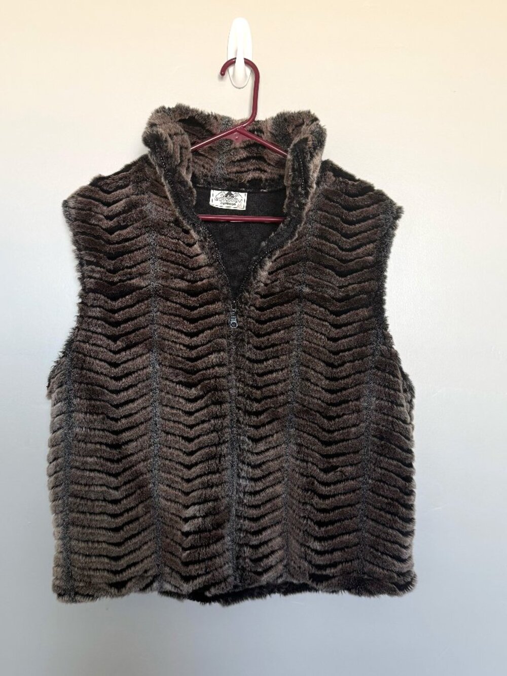 Black Mountain Faux Fur Vest Women’s Medium Brown Gray Chevron Cozy Cabin
